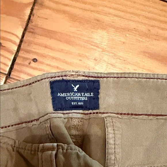 American Eagle Outfitters Men's Khaki Cargo Shorts - Picture 2 of 4